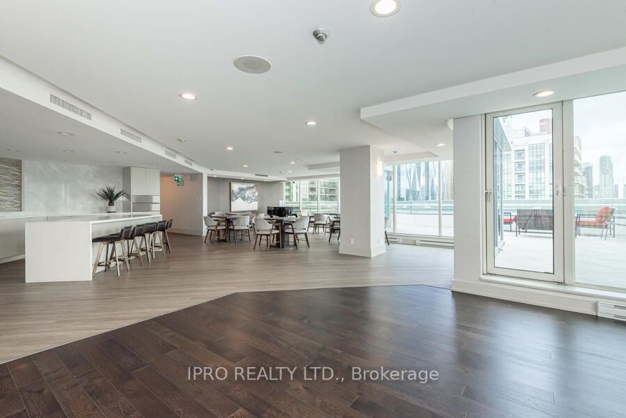 10 Yonge St, #1404