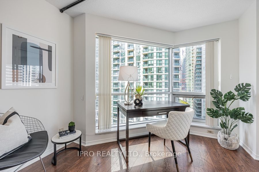 10 Yonge St, #1404