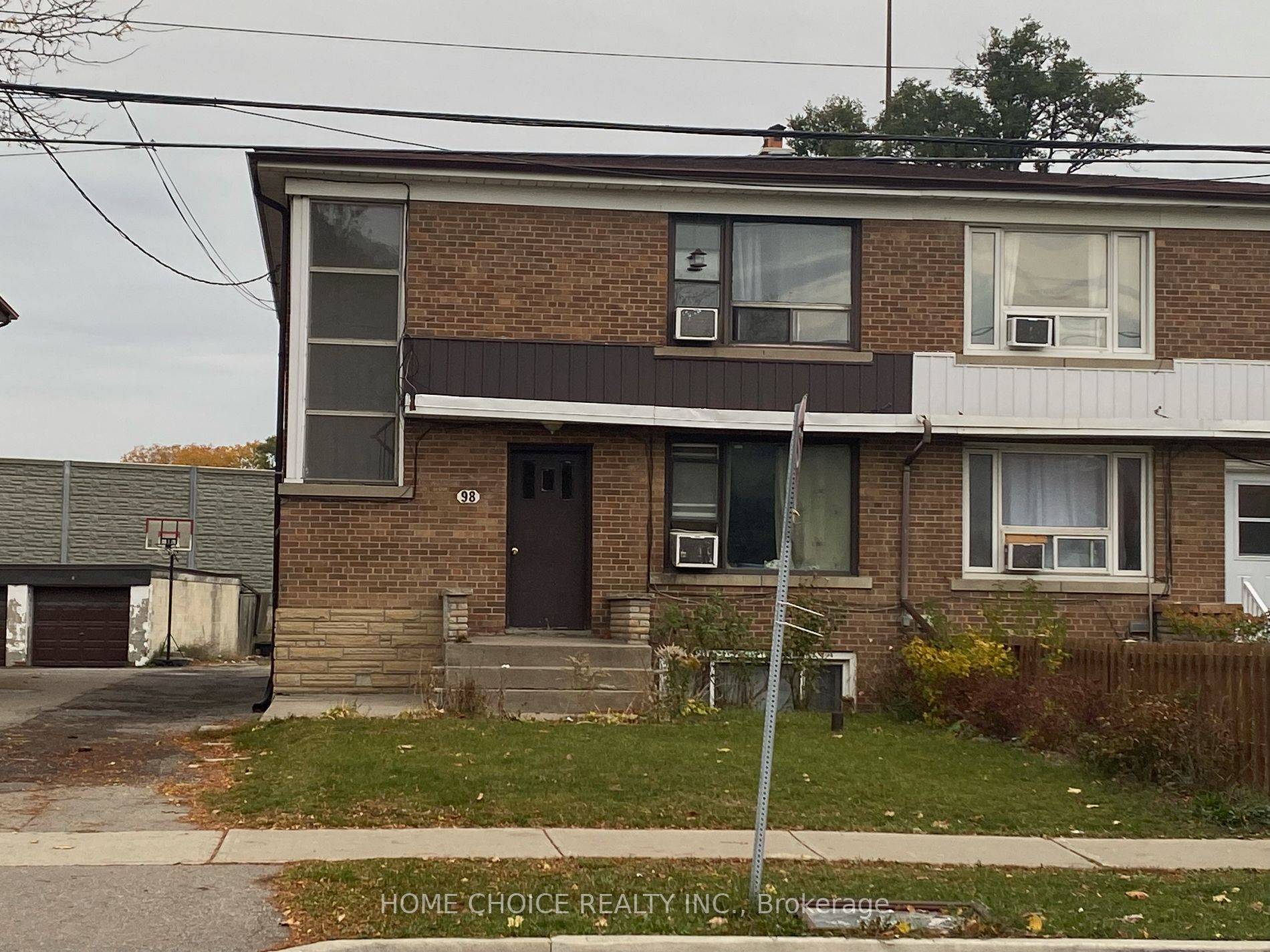 98 Neptune Dr