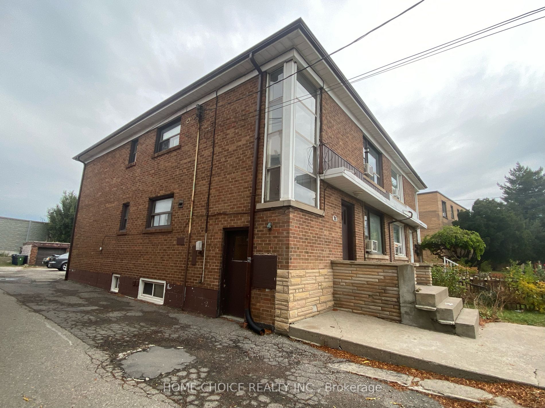 98 Neptune Dr