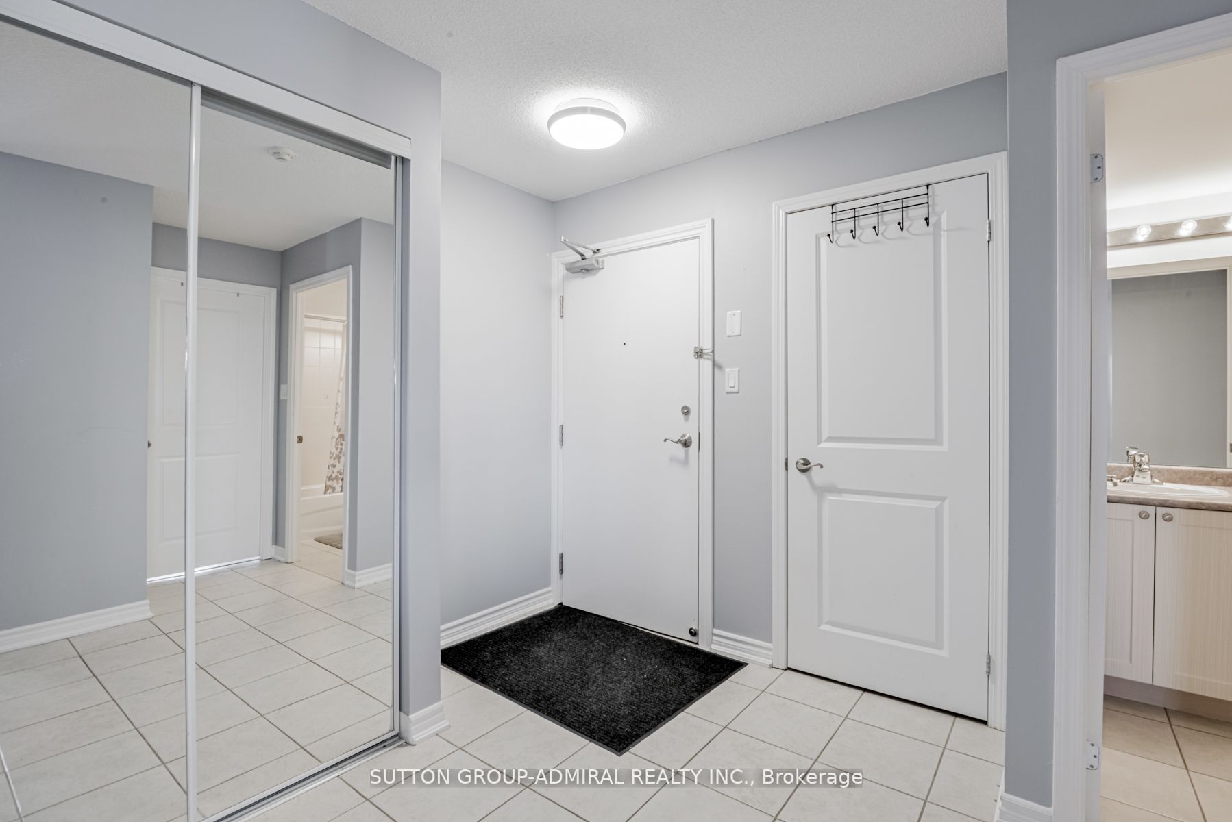 872 Sheppard Ave, #502