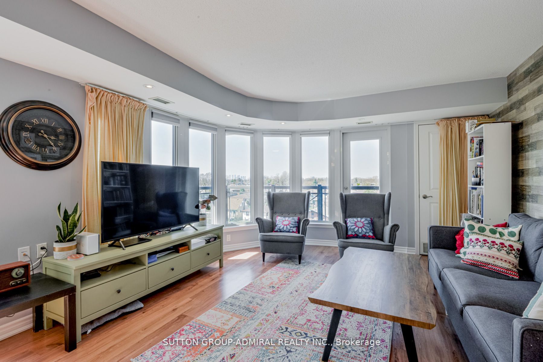 872 Sheppard Ave, #502
