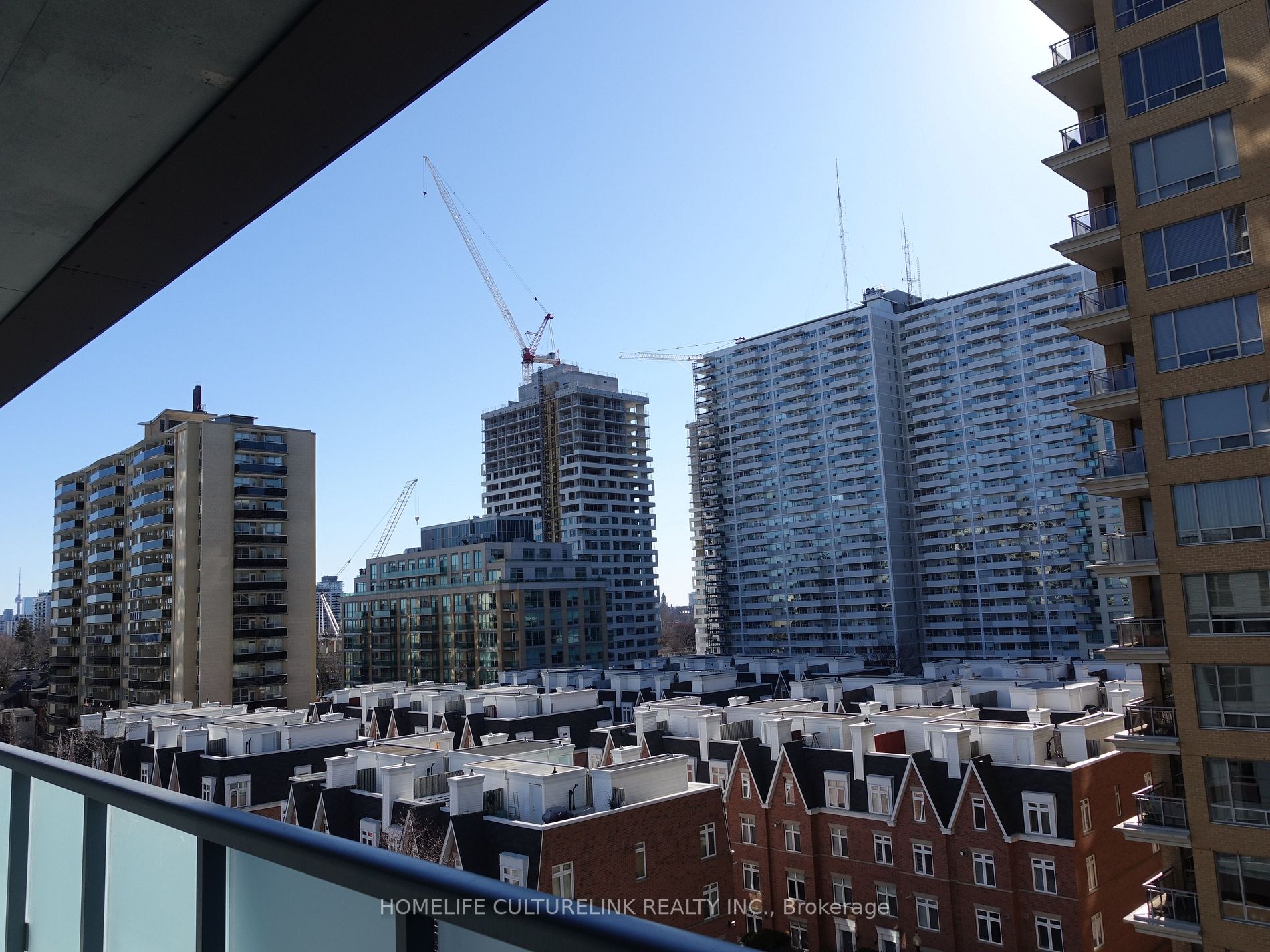 125 Redpath Ave, #711