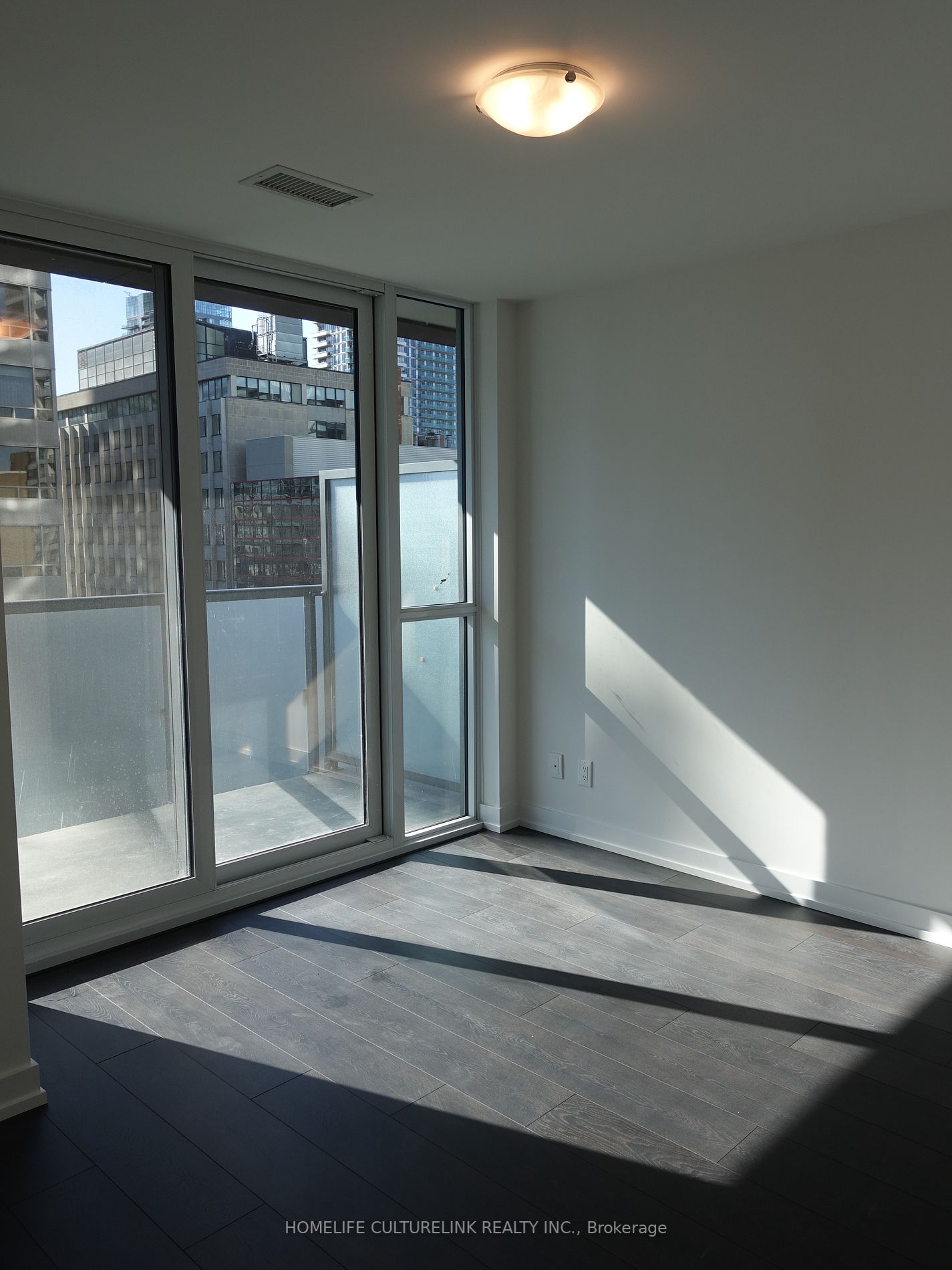 125 Redpath Ave, #711