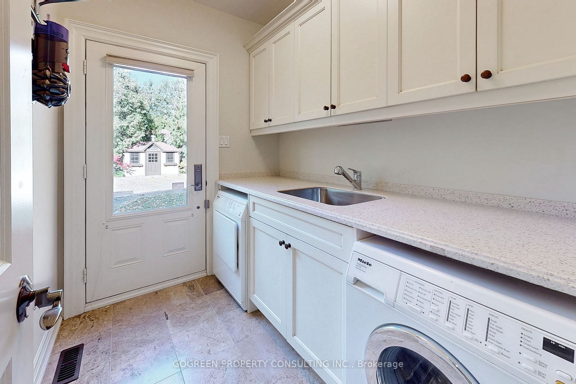 54 Berkindale Dr