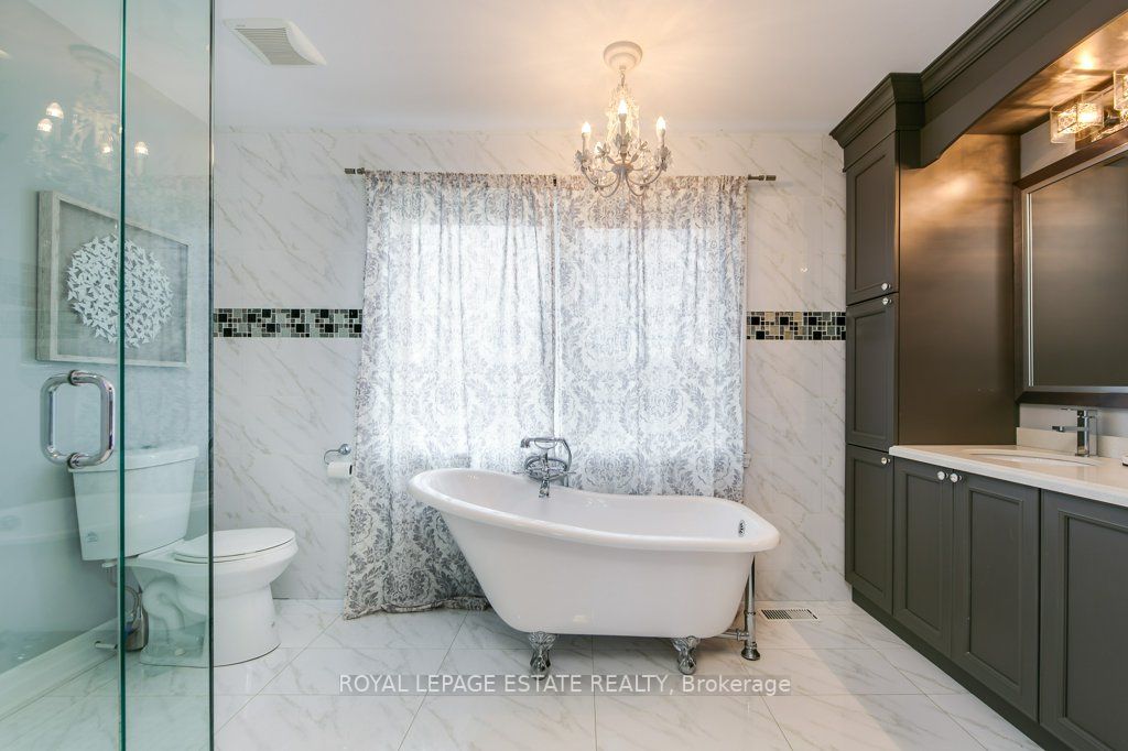 135 Varna Dr