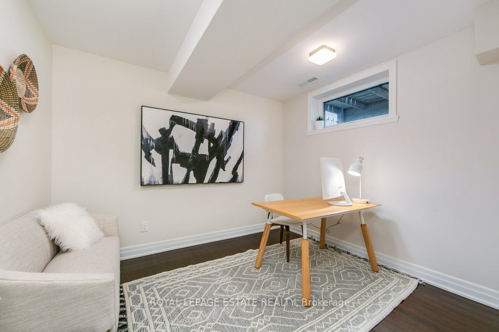 135 Varna Dr
