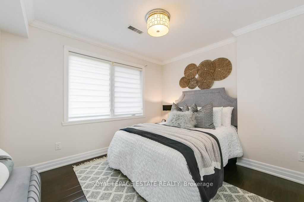 135 Varna Dr