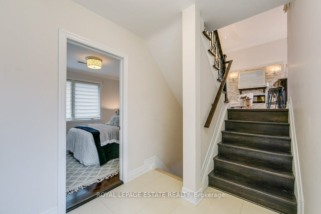 135 Varna Dr
