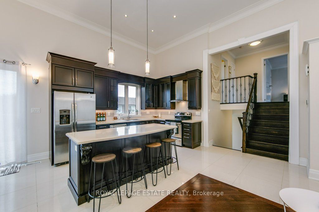135 Varna Dr