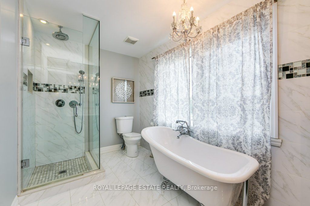 135 Varna Dr