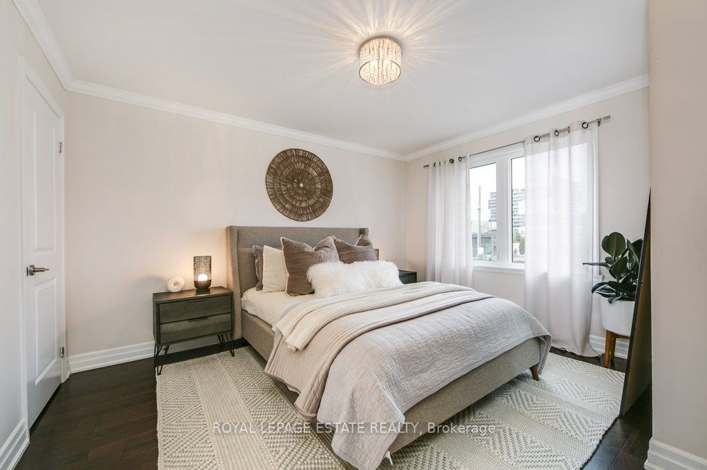 135 Varna Dr