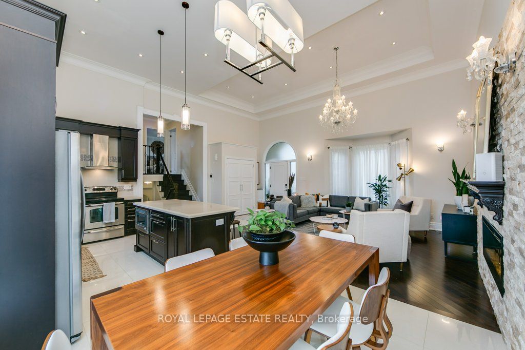 135 Varna Dr