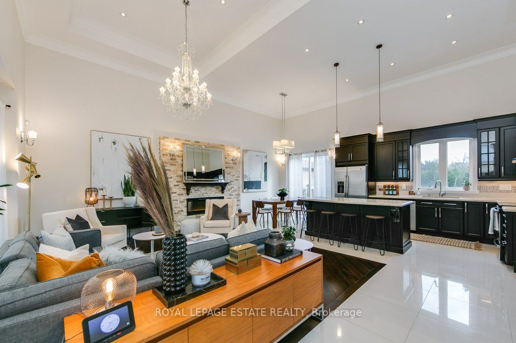 135 Varna Dr