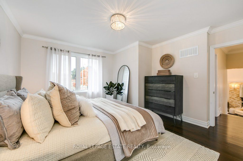 135 Varna Dr