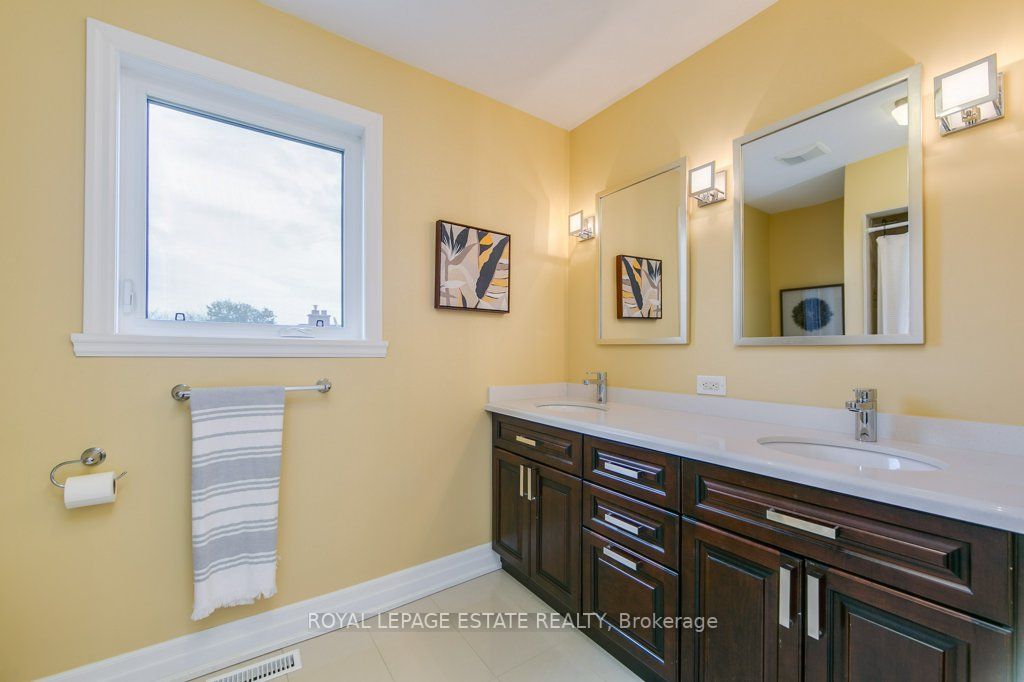 135 Varna Dr