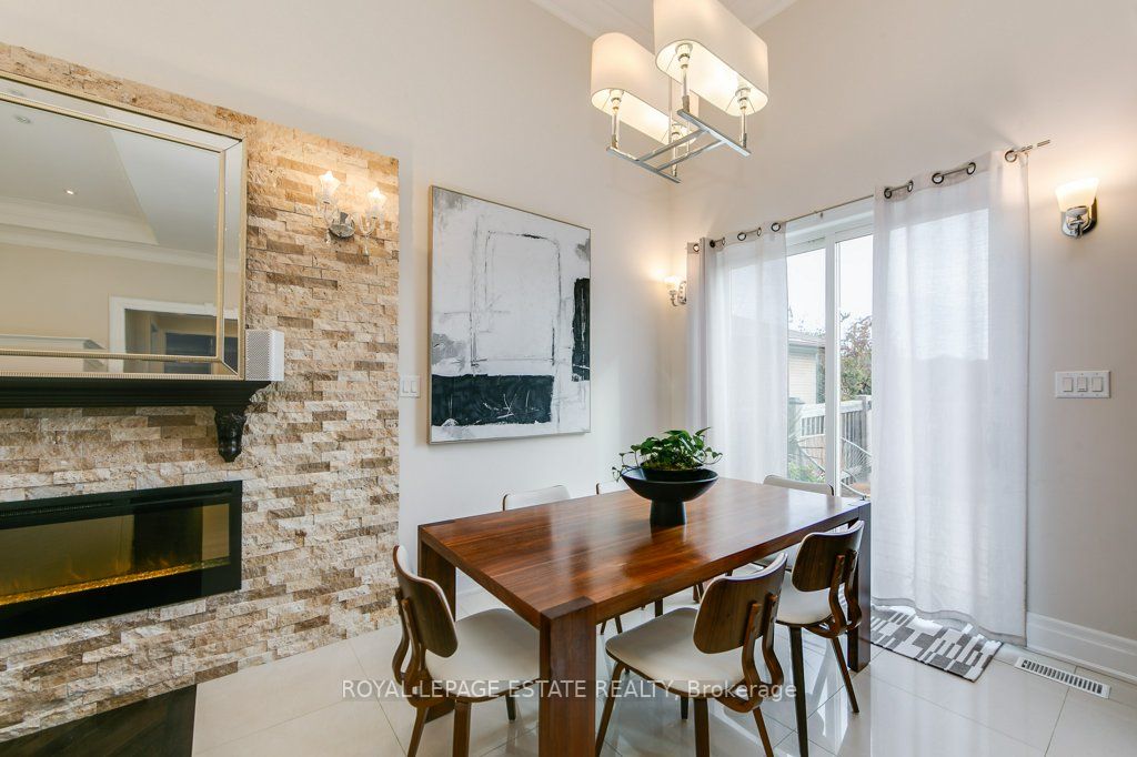 135 Varna Dr