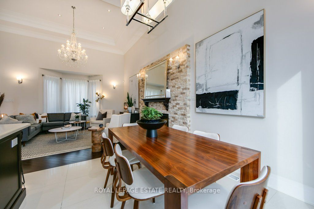 135 Varna Dr
