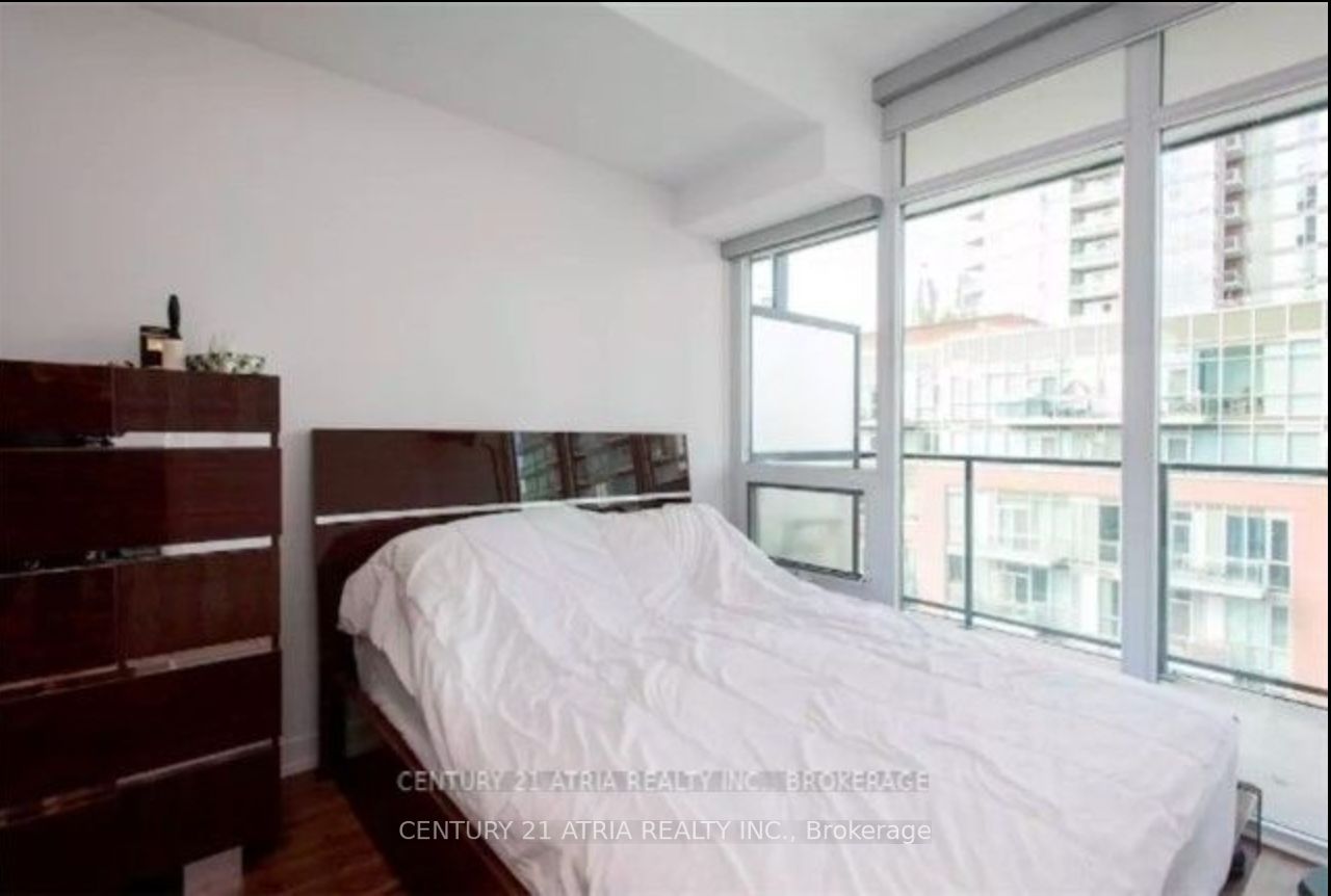 105 George St, #712