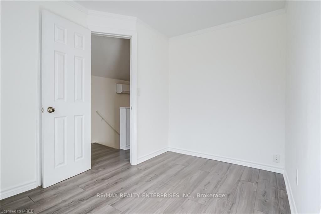 40 Roslin Ave