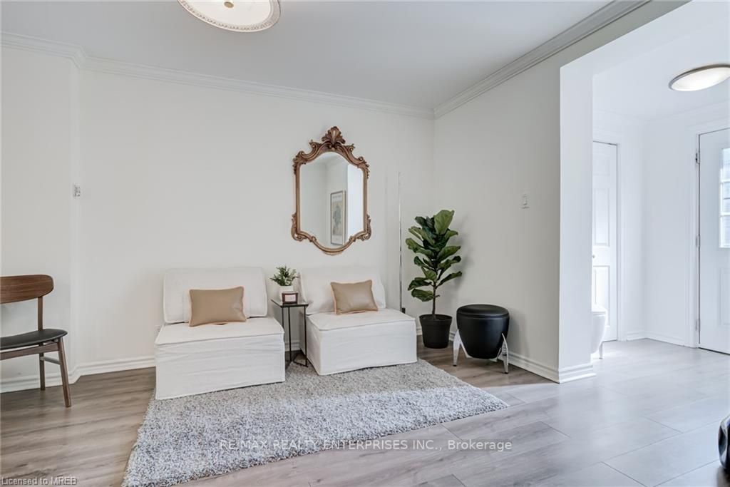 40 Roslin Ave