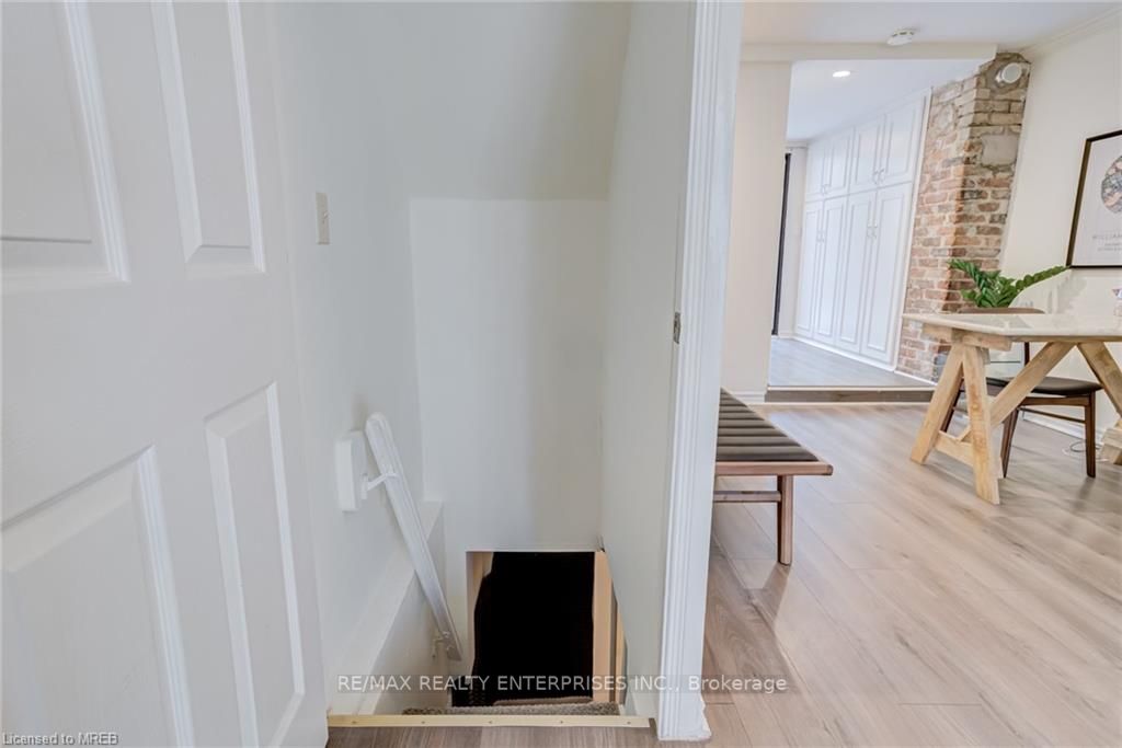 40 Roslin Ave