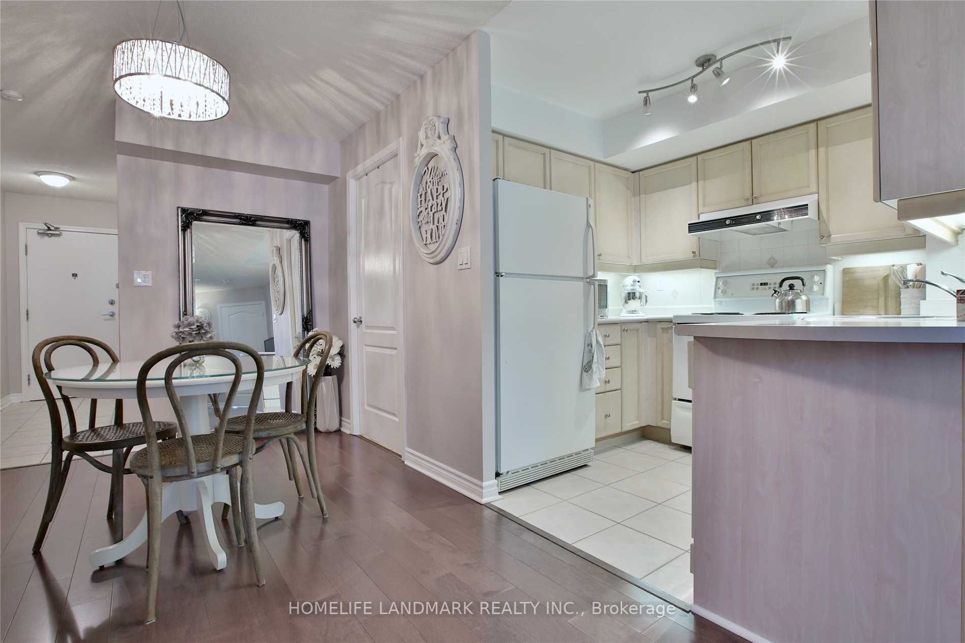 3 Rean Dr, #213