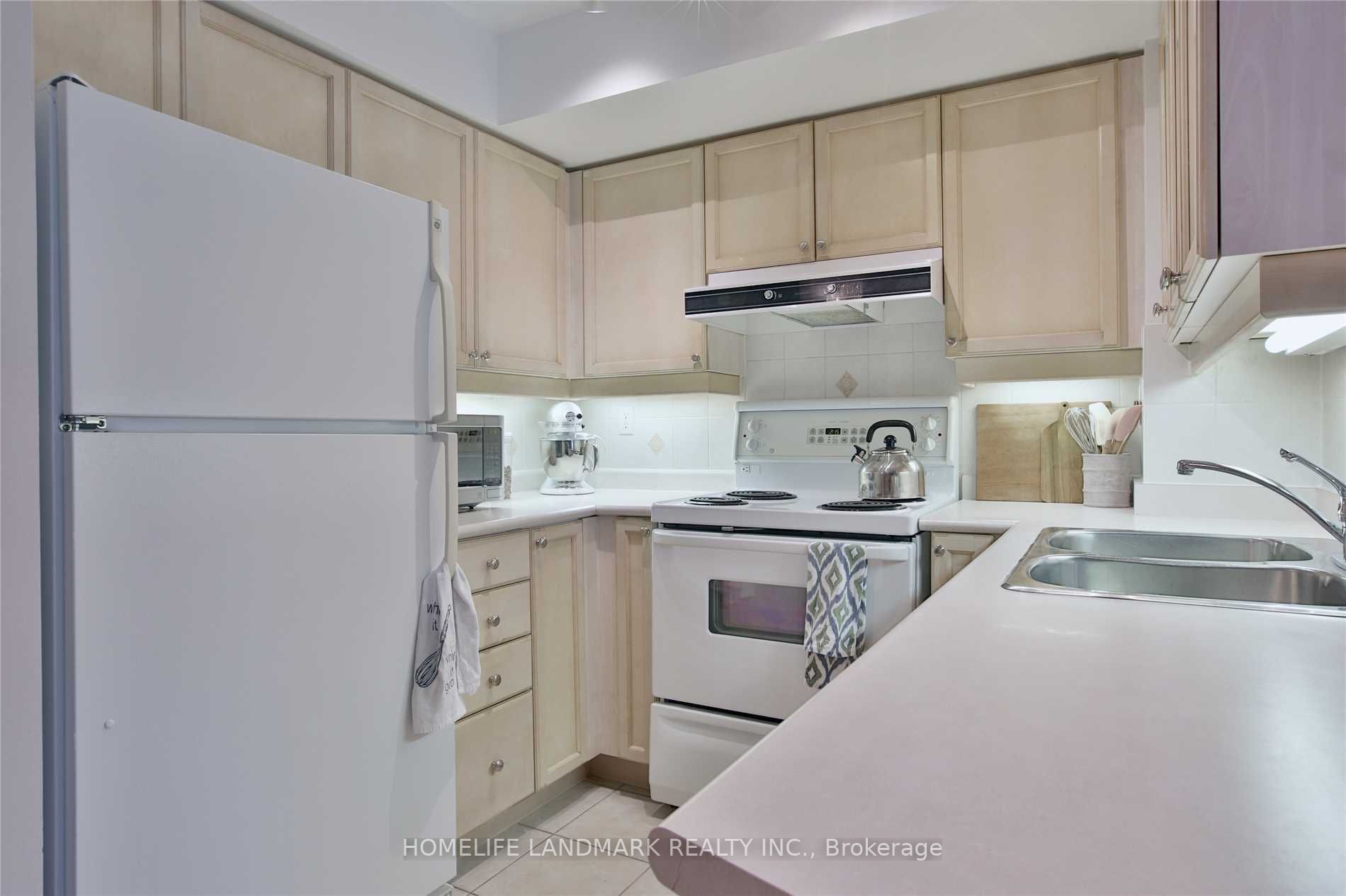 3 Rean Dr, #213