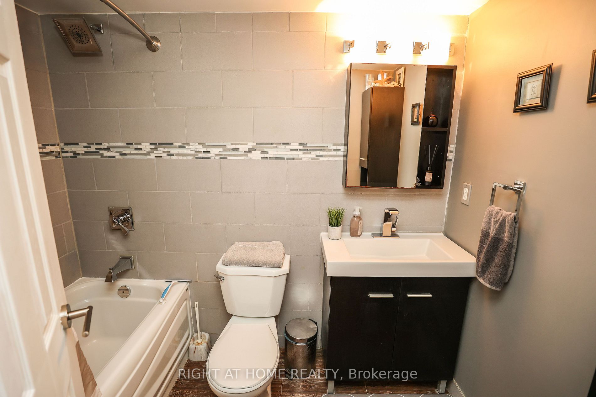 10 Tangreen Crt, #506