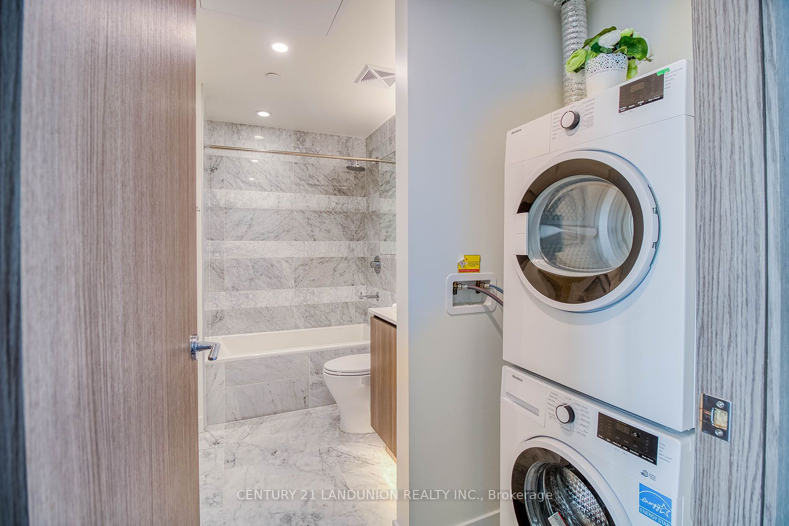 19 Bathurst St, #3702
