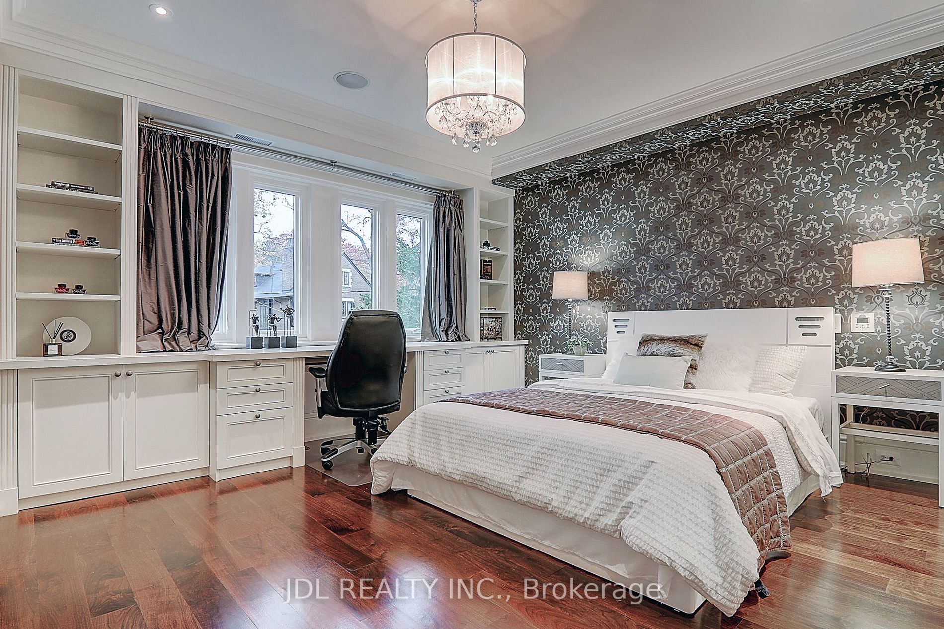 15 Castle Frank Cres