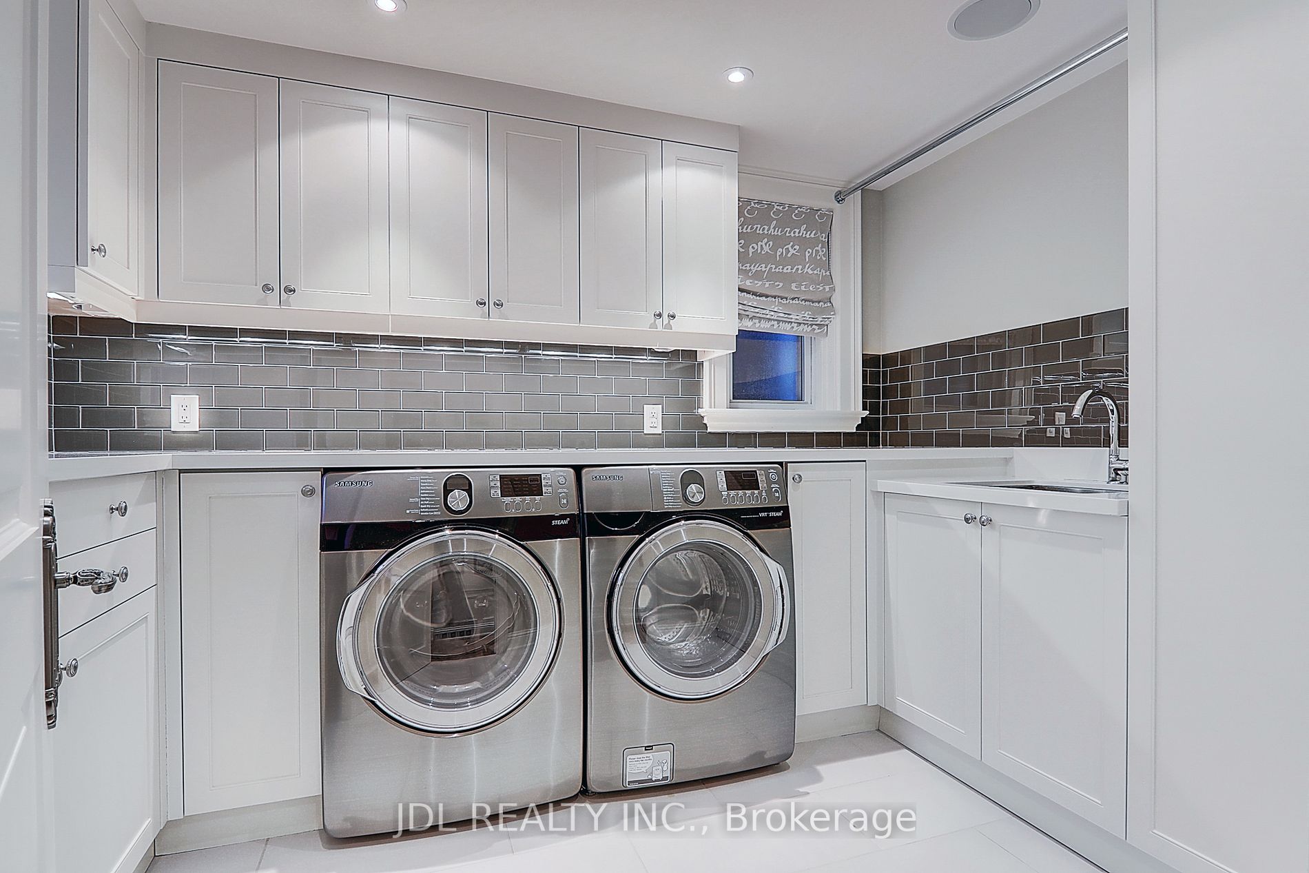 15 Castle Frank Cres
