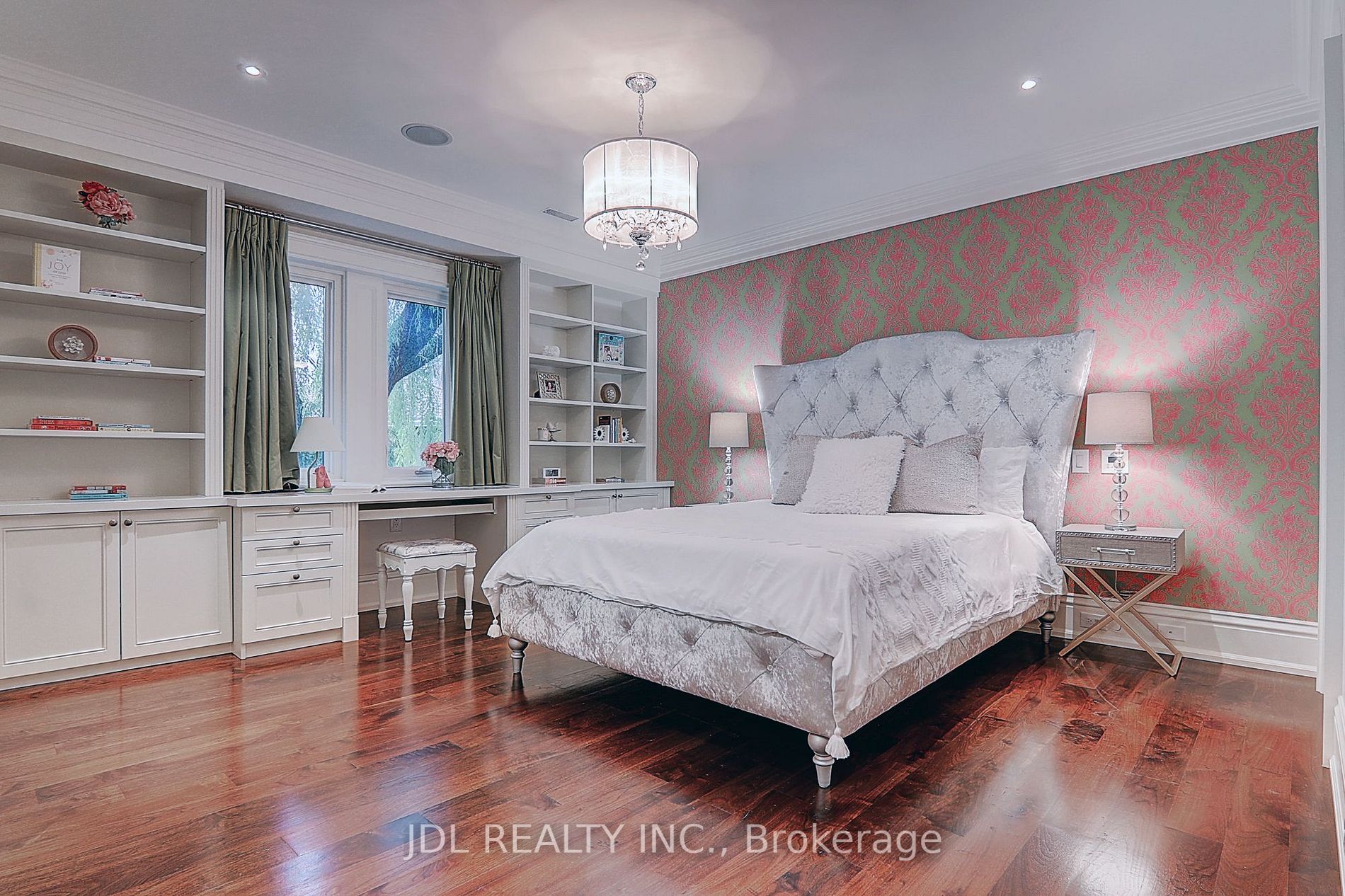 15 Castle Frank Cres