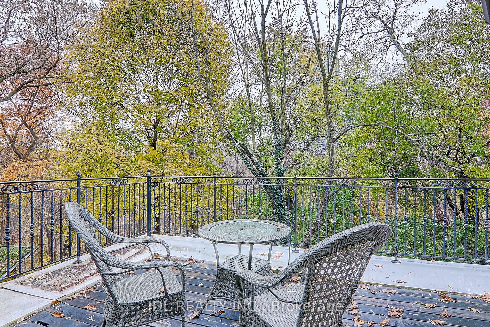 15 Castle Frank Cres