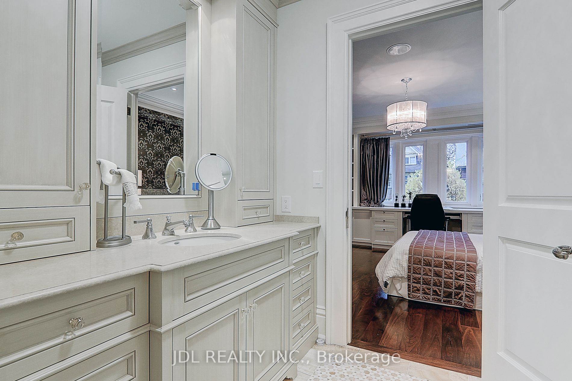 15 Castle Frank Cres