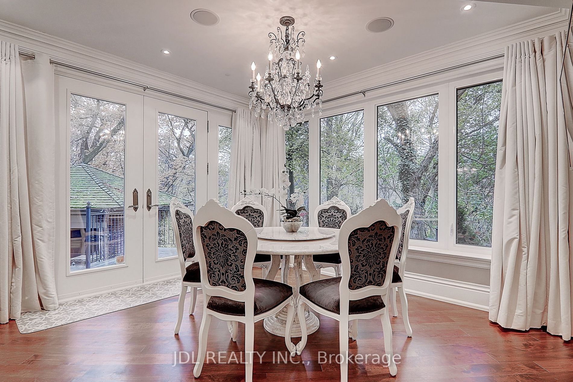 15 Castle Frank Cres