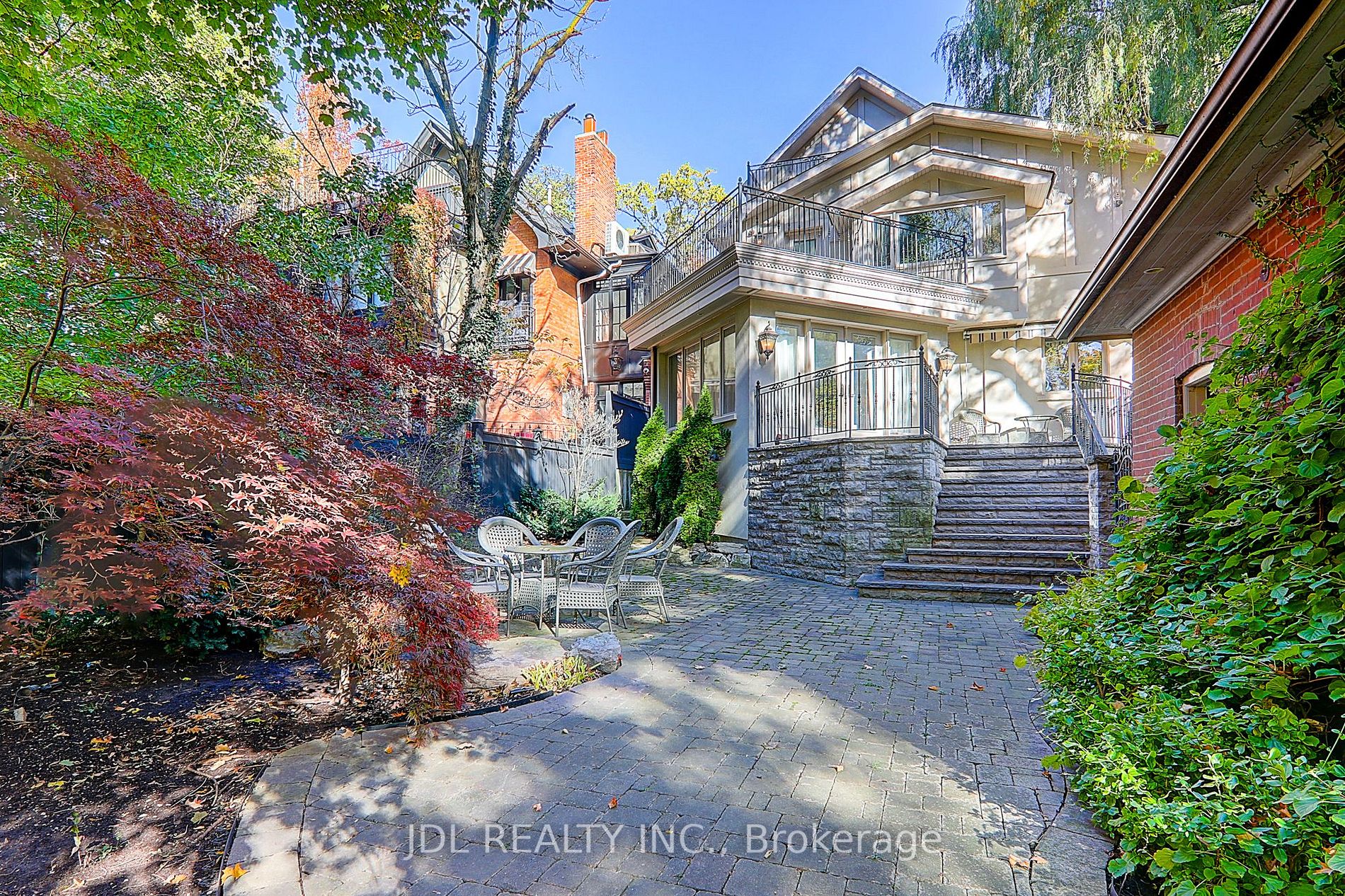 15 Castle Frank Cres