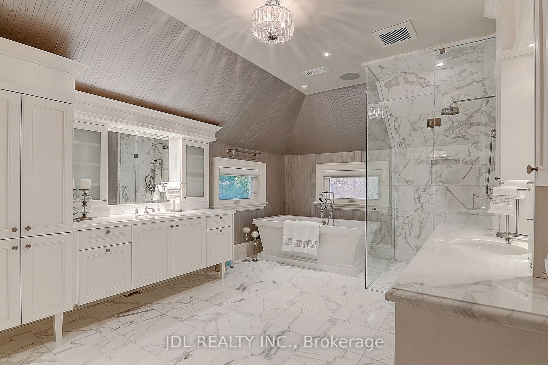 15 Castle Frank Cres