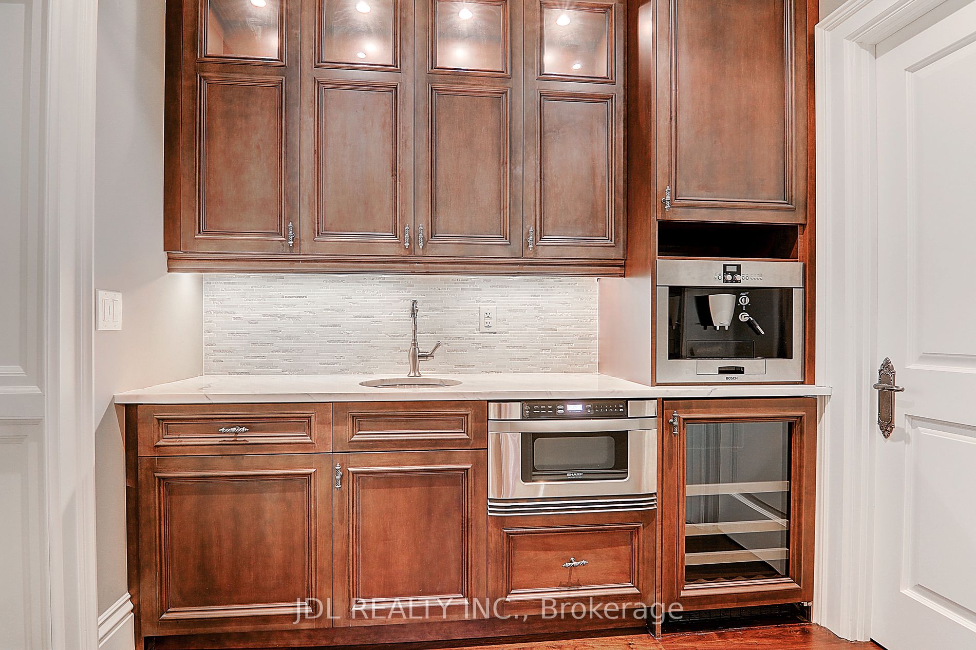 15 Castle Frank Cres
