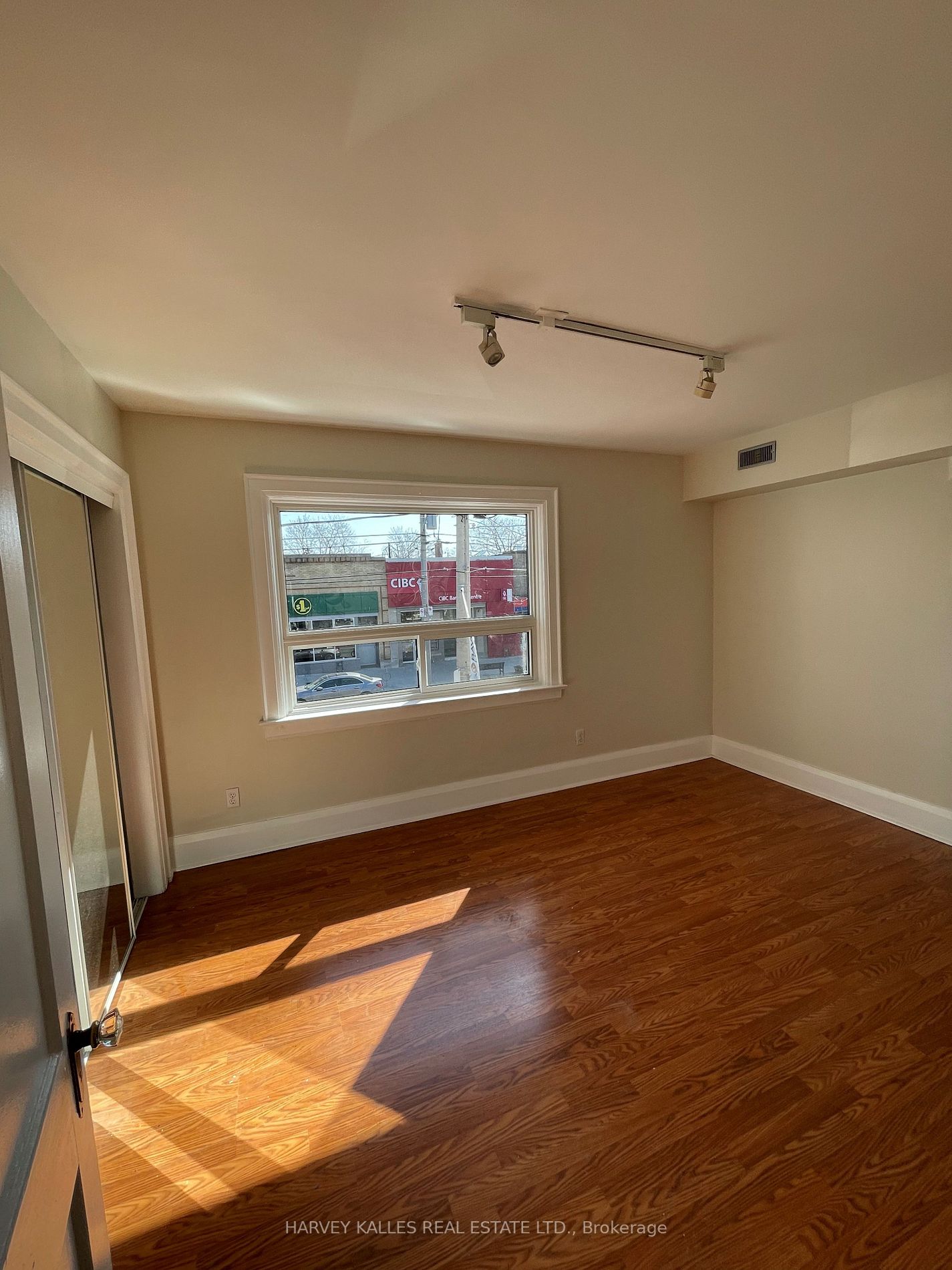 1542 Bayview Ave, #2nd Flr