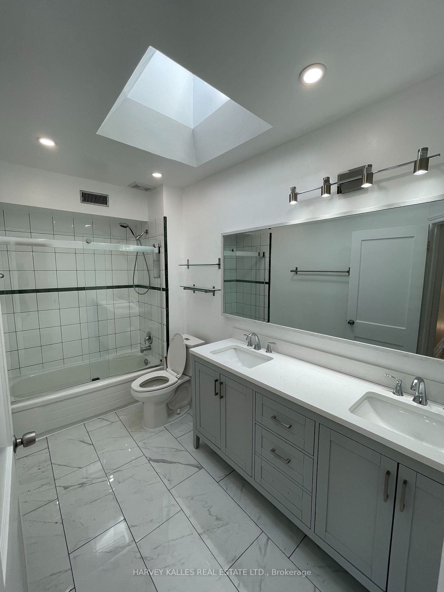 1542 Bayview Ave, #2nd Flr