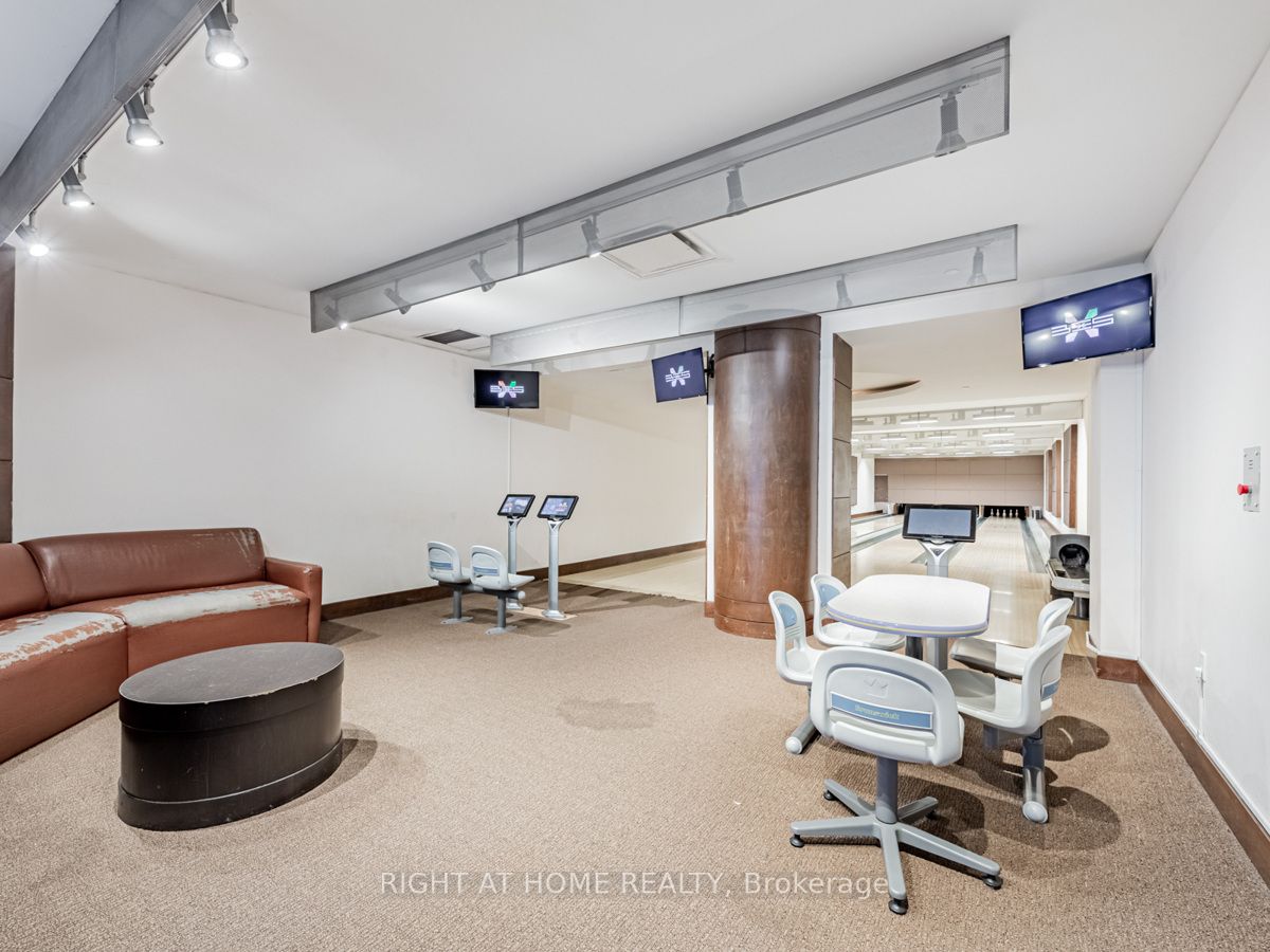15 Northtown Way, #615