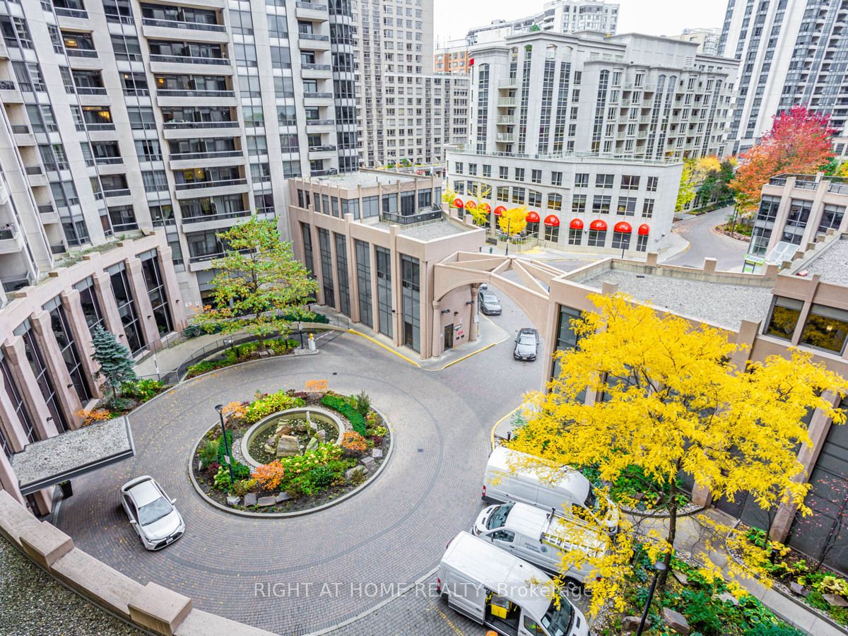 15 Northtown Way, #615