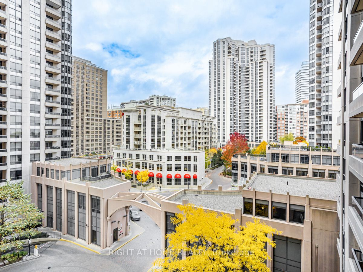 15 Northtown Way, #615