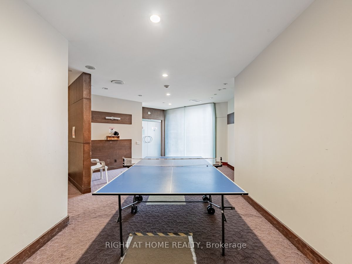 15 Northtown Way, #615