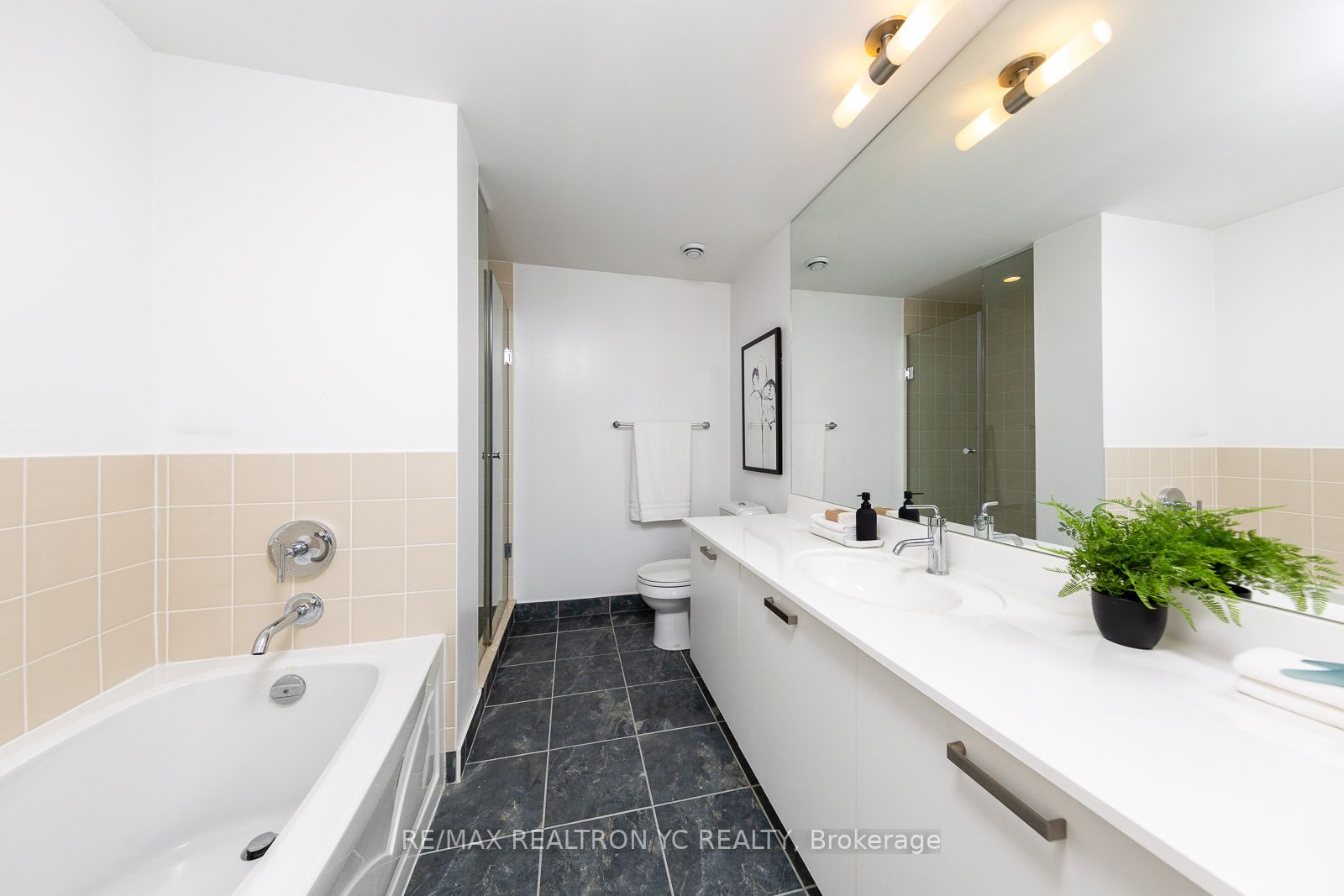 832 Bay St, #3210