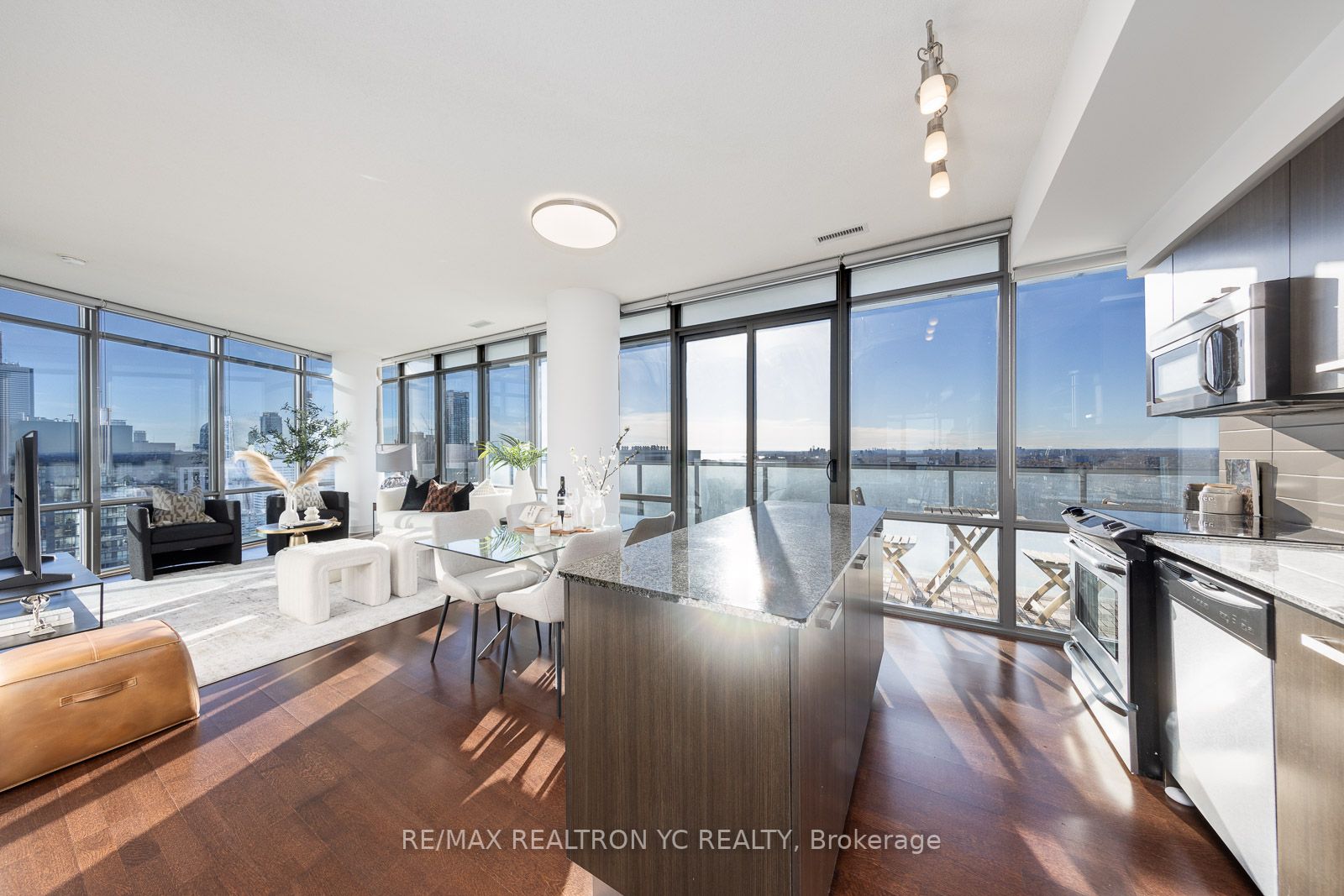 832 Bay St, #3210