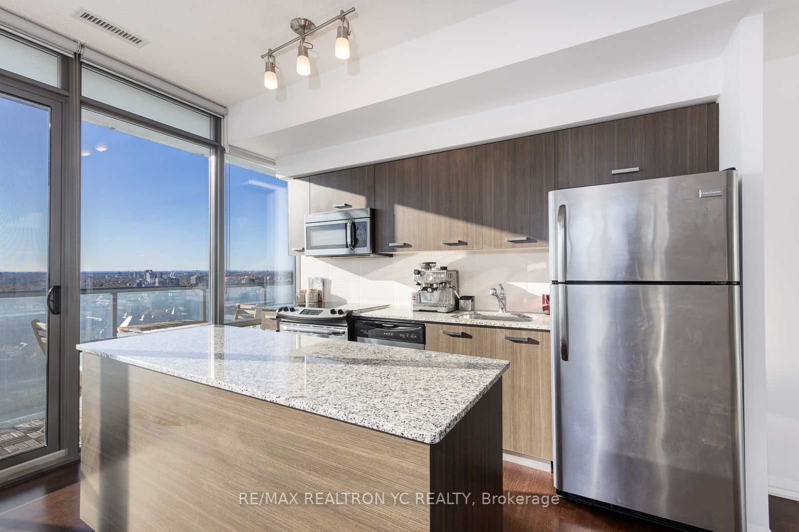 832 Bay St, #3210