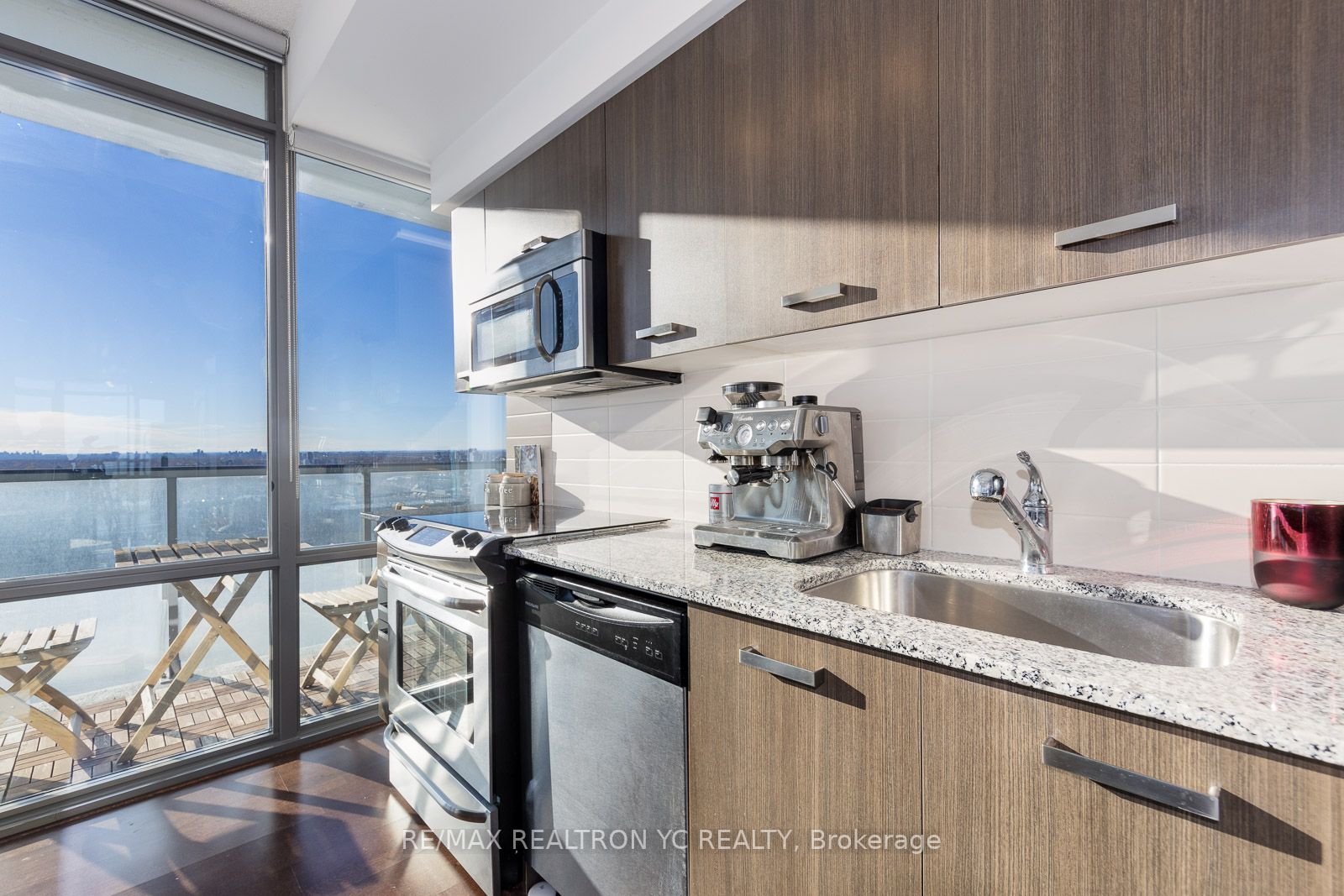 832 Bay St, #3210