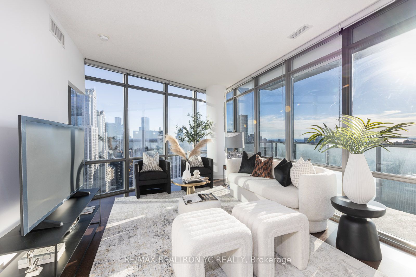 832 Bay St, #3210